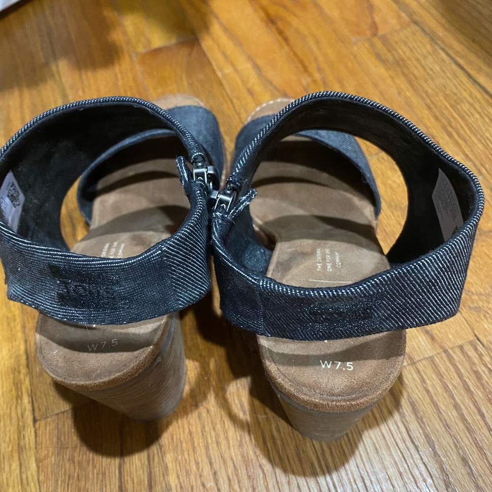 Toms size 7.5 black heel